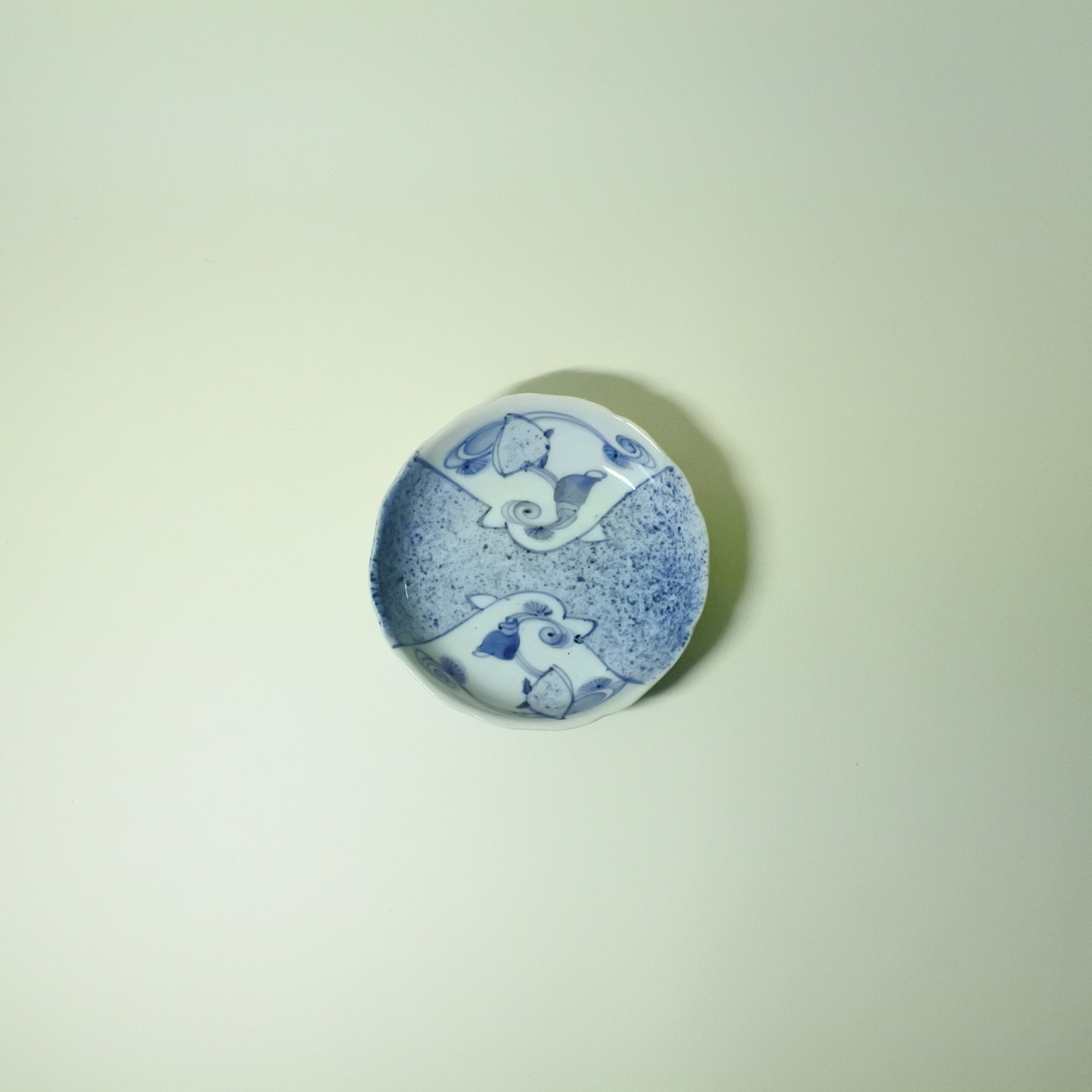 古伊万里染付吹墨貝図小皿
