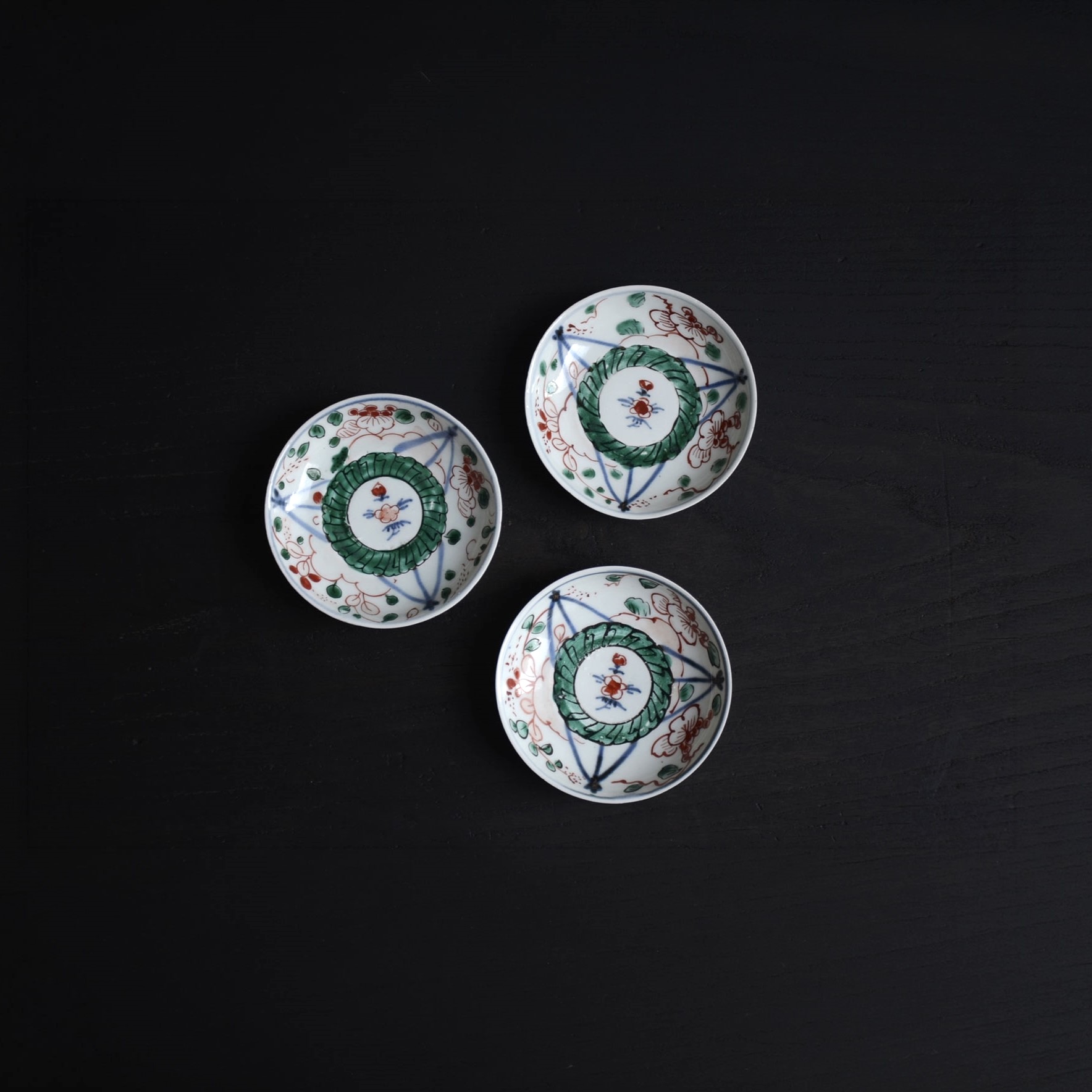 伊万里色絵草花紋小皿